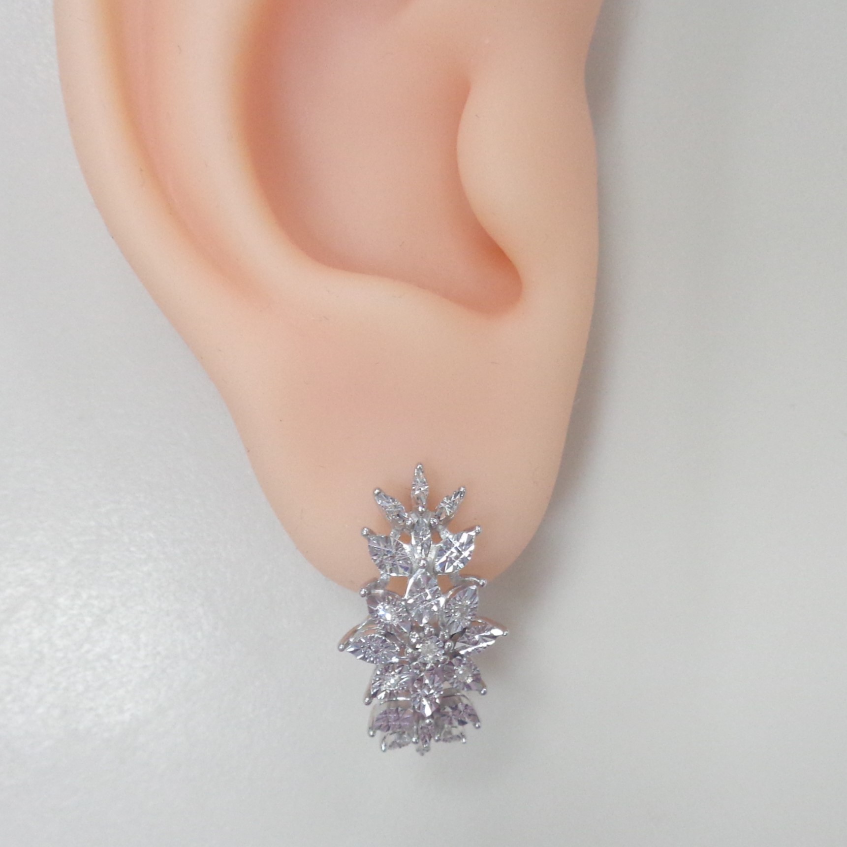 Серебряные серьги с бриллиантами